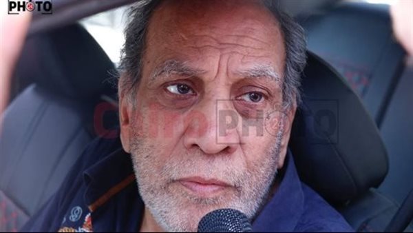 آخر تطورات الحالة الصحية لـ منير مكرم بعد نقله للمستشفى | بث مباشر